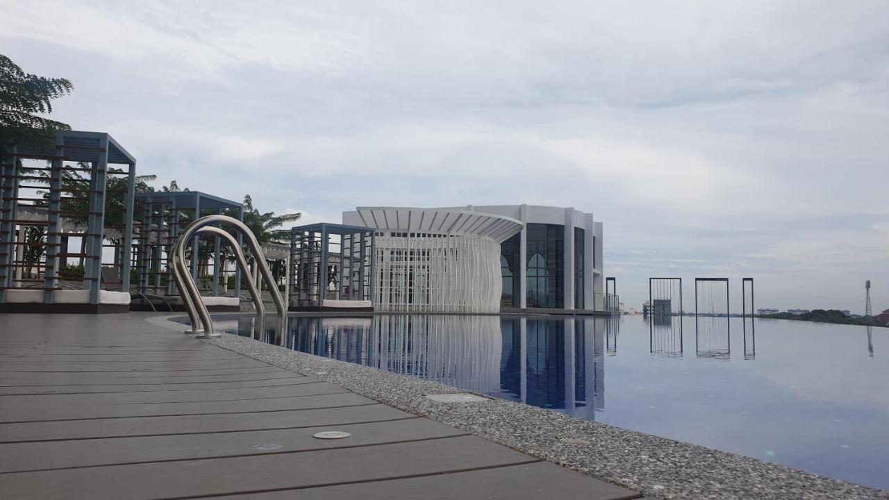 Prestige Troika Luxury Stay Kota Bharu Extérieur photo